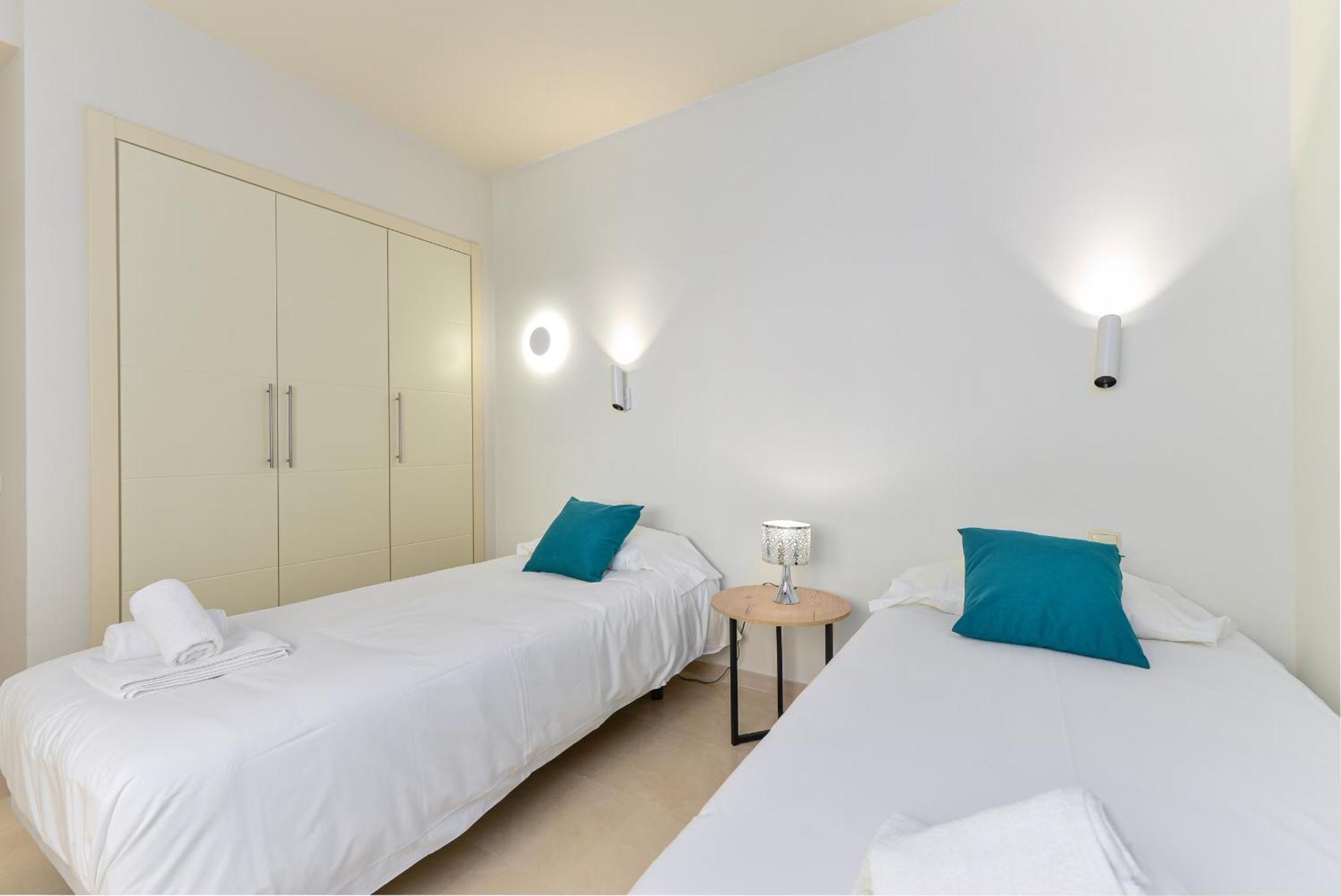 Alcazaba Lagoon 2425 Luxury Private Beach 埃斯特波纳 外观 照片