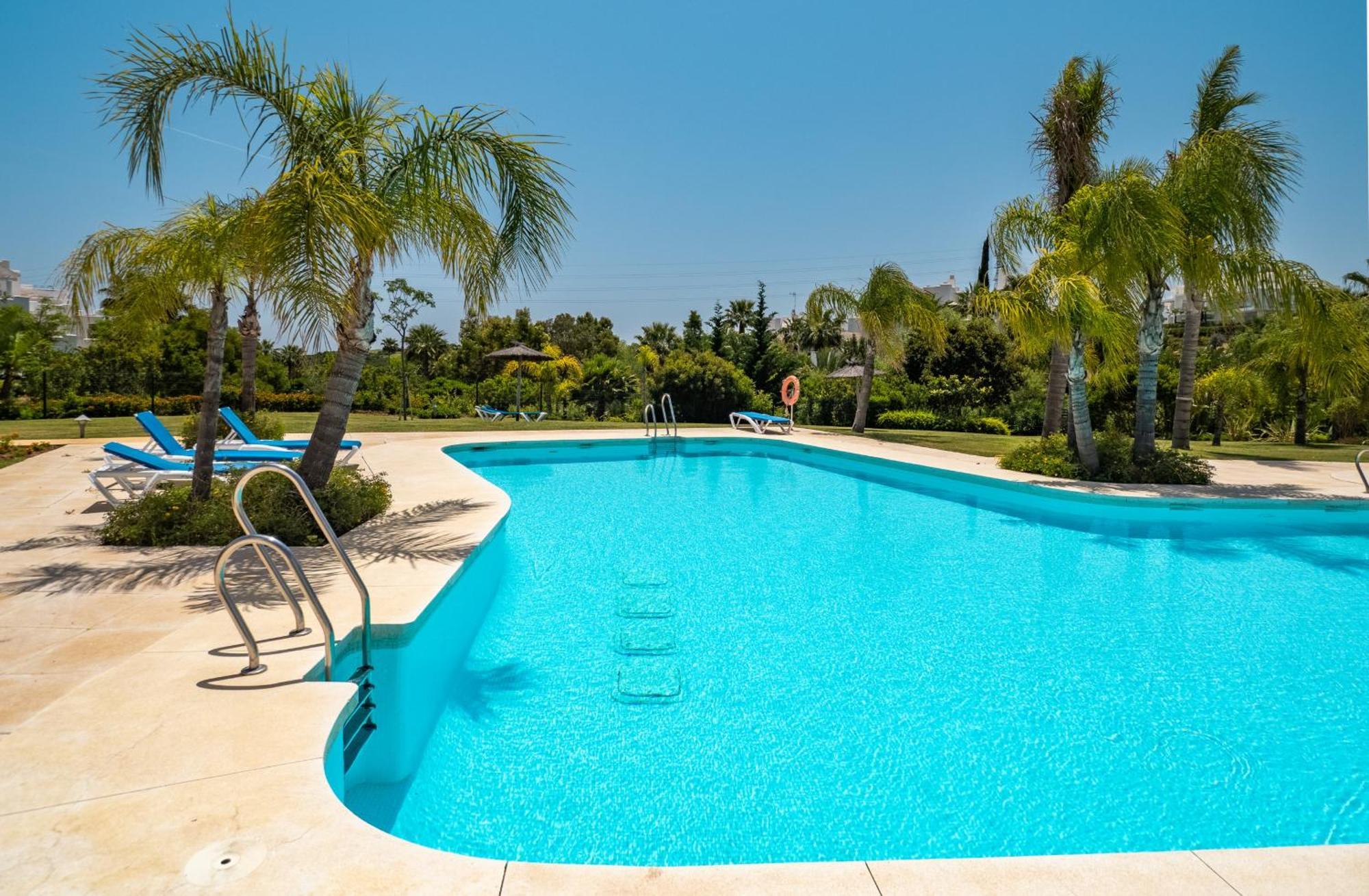 Alcazaba Lagoon 2425 Luxury Private Beach 埃斯特波纳 外观 照片