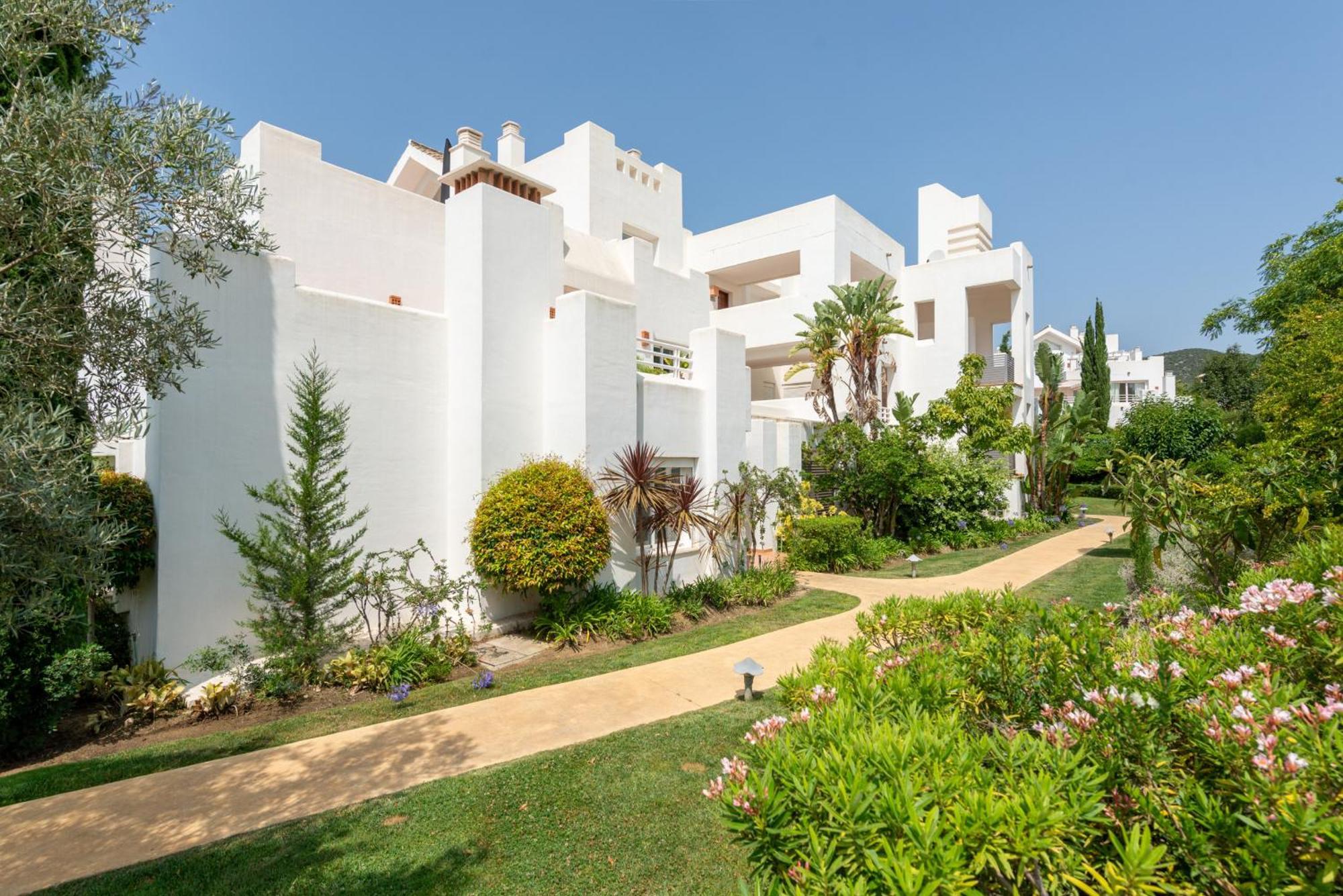 Alcazaba Lagoon 2425 Luxury Private Beach 埃斯特波纳 外观 照片